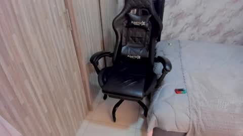 fiorella_crocetti online show from April 25, 2026, 6:05 am