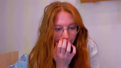 fire_luna online show from February 25, 2026, 5:39 am