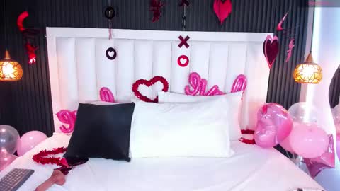 Firedoll online show from February 15, 2026, 7:51 am