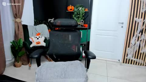 Snapshot of fireflowers_ chatting on October 29, 2025, 10:33 pm Kallisy online show from October 29, 2025, 10:33 pm