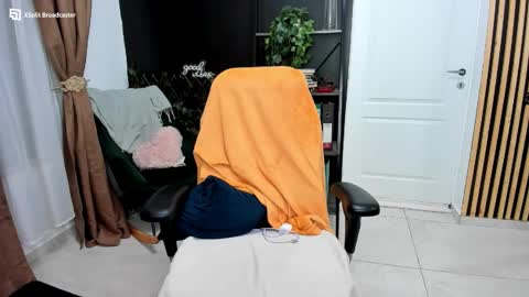 Snapshot of fireflowers_ chatting on February 18, 2026, 10:39 pm Kallisy online show from February 18, 2026, 10:39 pm