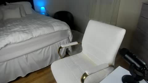 Jamie or Frisky  online show from January 13, 2025, 10:24 pm