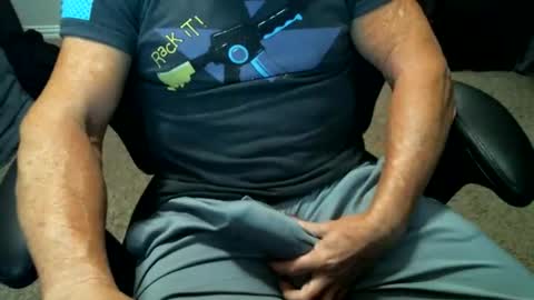 Snapshot of fitguy40 chatting on April 22, 2026, 3:20 am fitguy40 online show from April 22, 2026, 3:20 am
