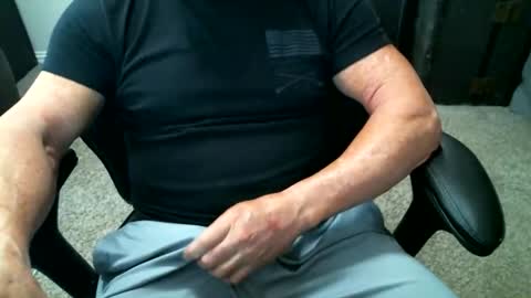 Snapshot of fitguy40 chatting on May 8, 2026, 7:19 pm fitguy40 online show from May 8, 2026, 7:19 pm