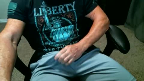 Snapshot of fitguy40 chatting on May 19, 2026, 2:51 am fitguy40 online show from May 19, 2026, 2:51 am
