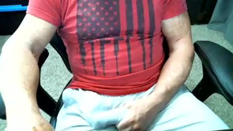 fitguy40 online show from August 5, 2026, 9:06 pm