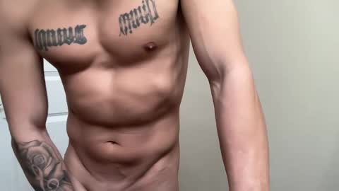 Snapshot of fithornyandtatted chatting on December 18, 2024, 4:06 pm fithornyandtatted online show from December 18, 2024, 4:06 pm