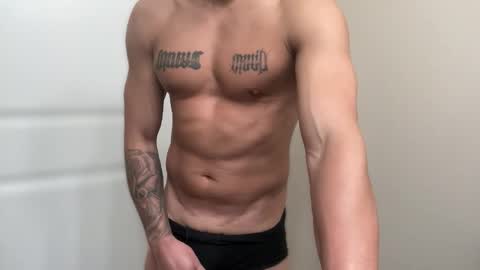 Snapshot of fithornyandtatted chatting on April 10, 2026, 5:39 pm fithornyandtatted online show from April 10, 2026, 5:39 pm