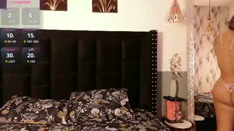 Snapshot of fitmommy_curves chatting on June 24, 2026, 12:59 pm GISELLE online show from June 24, 2026, 12:59 pm