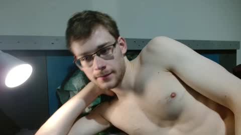 Fitwhiteboy01 online show from November 16, 2025, 2:33 pm