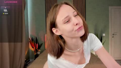 Snapshot of fixielu chatting on September 18, 2025, 3:08 am im Linda please give me thumbs up online show from September 18, 2025, 3:08 am