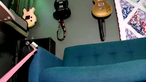 Flannel Dong online show from November 27, 2025, 4:42 pm