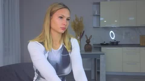 Snapshot of flirtbubble chatting on October 2, 2025, 7:21 pm Doloras online show from October 2, 2025, 7:21 pm