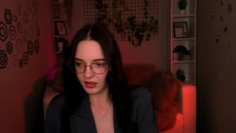 florence_barker online show from May 4, 2026, 12:56 pm