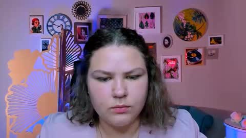 florenceanderson_ online show from September 23, 2025, 9:23 am