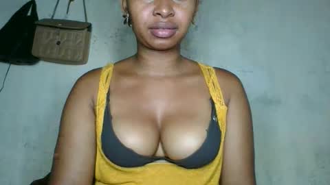 florencia011 online show from November 1, 2025, 5:37 pm