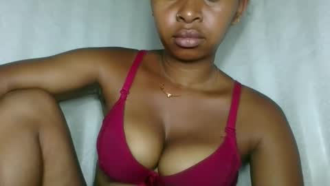 florencia011 online show from December 3, 2025, 8:07 pm