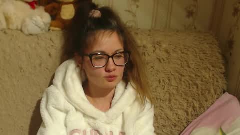 Snapshot of flowercandydoll chatting on December 15, 2024, 9:42 pm say meow and send tip online show from December 15, 2024, 9:42 pm