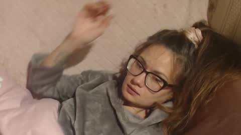 say meow and send tip  online show from November 16, 2025, 8:25 pm