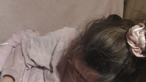 say meow and send tip  online show from December 19, 2025, 6:04 pm