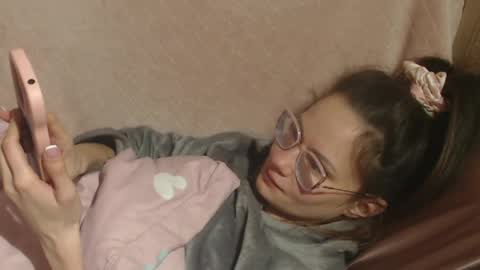 say meow and send tip  online show from March 22, 2026, 7:06 pm