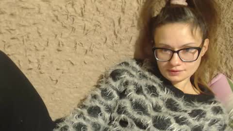 say meow and send tip  online show from December 19, 2024, 10:56 am