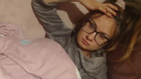 say meow and send tip  online show from October 1, 2025, 11:16 am