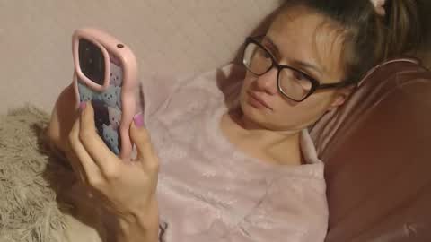 say meow and send tip  online show from October 27, 2025, 5:06 pm