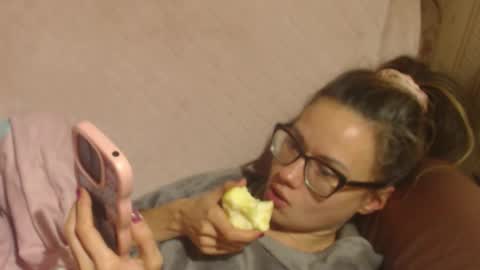 say meow and send tip  online show from November 21, 2025, 11:58 pm