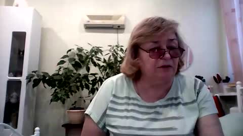 Flowerlower online show from February 9, 2025, 2:18 pm