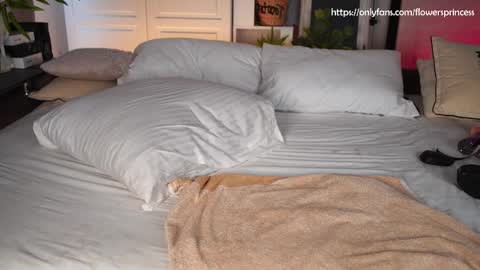 Snapshot of flowersprincess chatting on March 3, 2025, 6:26 am DARYA online show from March 3, 2025, 6:26 am