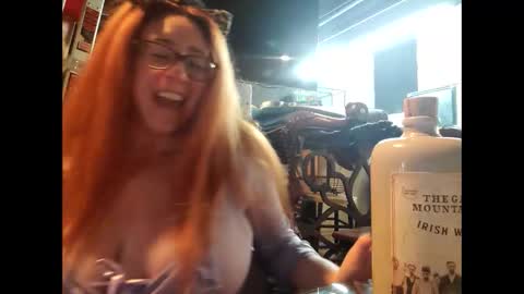 Snapshot of flowersshaker chatting on November 18, 2025, 7:13 am flowersshaker online show from November 18, 2025, 7:13 am