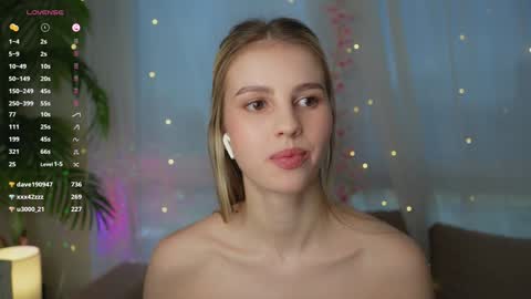 Snapshot of fluffy_angel chatting on December 2, 2024, 11:56 am Adeline online show from December 2, 2024, 11:56 am