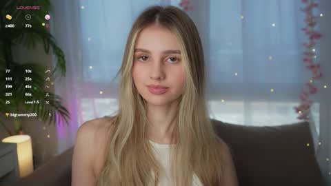 Snapshot of fluffy_angel chatting on December 9, 2024, 8:44 am Adeline online show from December 9, 2024, 8:44 am
