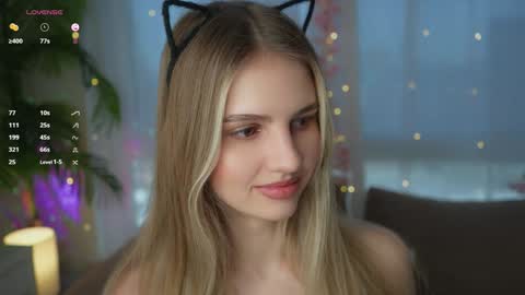 Snapshot of fluffy_angel chatting on December 23, 2024, 8:22 am Adeline online show from December 23, 2024, 8:22 am