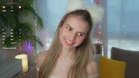 Snapshot of fluffy_angel chatting on December 26, 2024, 8:07 am Adeline online show from December 26, 2024, 8:07 am