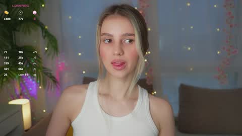Snapshot of fluffy_angel chatting on January 11, 2025, 7:49 am Adeline online show from January 11, 2025, 7:49 am