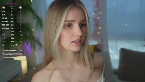 Snapshot of fluffy_angel chatting on January 14, 2025, 11:10 am Adeline online show from January 14, 2025, 11:10 am