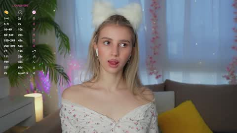 Snapshot of fluffy_angel chatting on January 15, 2025, 7:37 am Adeline online show from January 15, 2025, 7:37 am