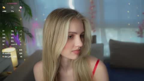 Snapshot of fluffy_angel chatting on January 22, 2025, 11:23 am Adeline online show from January 22, 2025, 11:23 am