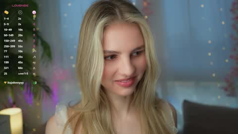 Snapshot of fluffy_angel chatting on January 26, 2025, 7:53 am Adeline online show from January 26, 2025, 7:53 am