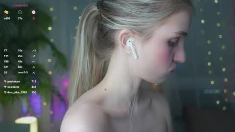 Snapshot of fluffy_angel chatting on January 27, 2025, 2:35 pm Adeline online show from January 27, 2025, 2:35 pm
