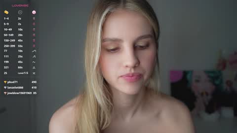 Snapshot of fluffy_angel chatting on January 28, 2025, 11:06 am Adeline online show from January 28, 2025, 11:06 am