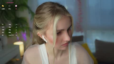 Snapshot of fluffy_angel chatting on January 29, 2025, 9:12 am Adeline online show from January 29, 2025, 9:12 am