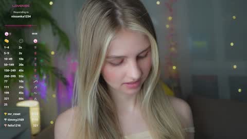Snapshot of fluffy_angel chatting on January 30, 2025, 3:08 pm Adeline online show from January 30, 2025, 3:08 pm