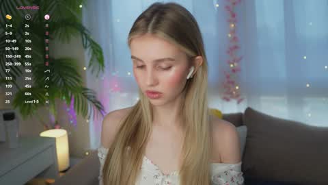 Snapshot of fluffy_angel chatting on February 6, 2025, 8:07 am Adeline online show from February 6, 2025, 8:07 am
