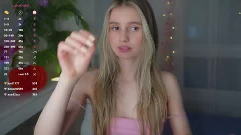 Snapshot of fluffy_angel chatting on February 12, 2025, 2:43 pm Adeline online show from February 12, 2025, 2:43 pm