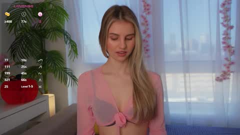 Snapshot of fluffy_angel chatting on February 19, 2025, 7:39 am Adeline online show from February 19, 2025, 7:39 am