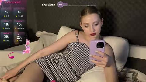 fluffy_cloude online show from March 22, 2026, 4:49 am