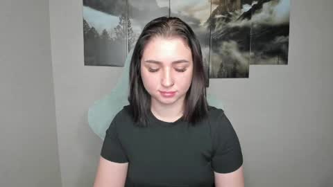 Snapshot of flufyfoxx chatting on May 1, 2026, 12:37 am Lina online show from May 1, 2026, 12:37 am
